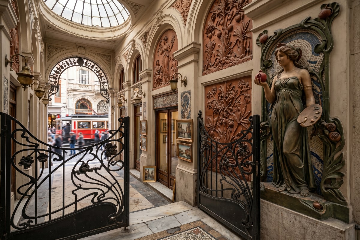 Secrets of the Grand Rue: Architecture and Art in Beyoğlu